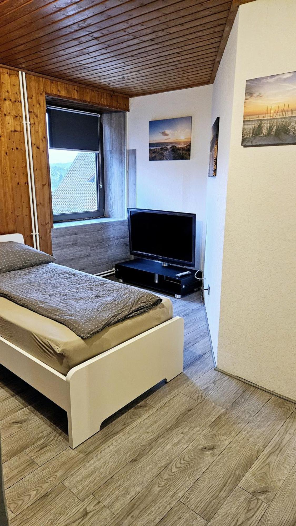 80Qm Monteuroase In Melsungen - Schwarzenberg Mwst Ausweisbar Apartment Bagian luar foto